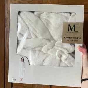 Women’s White Plush Robe